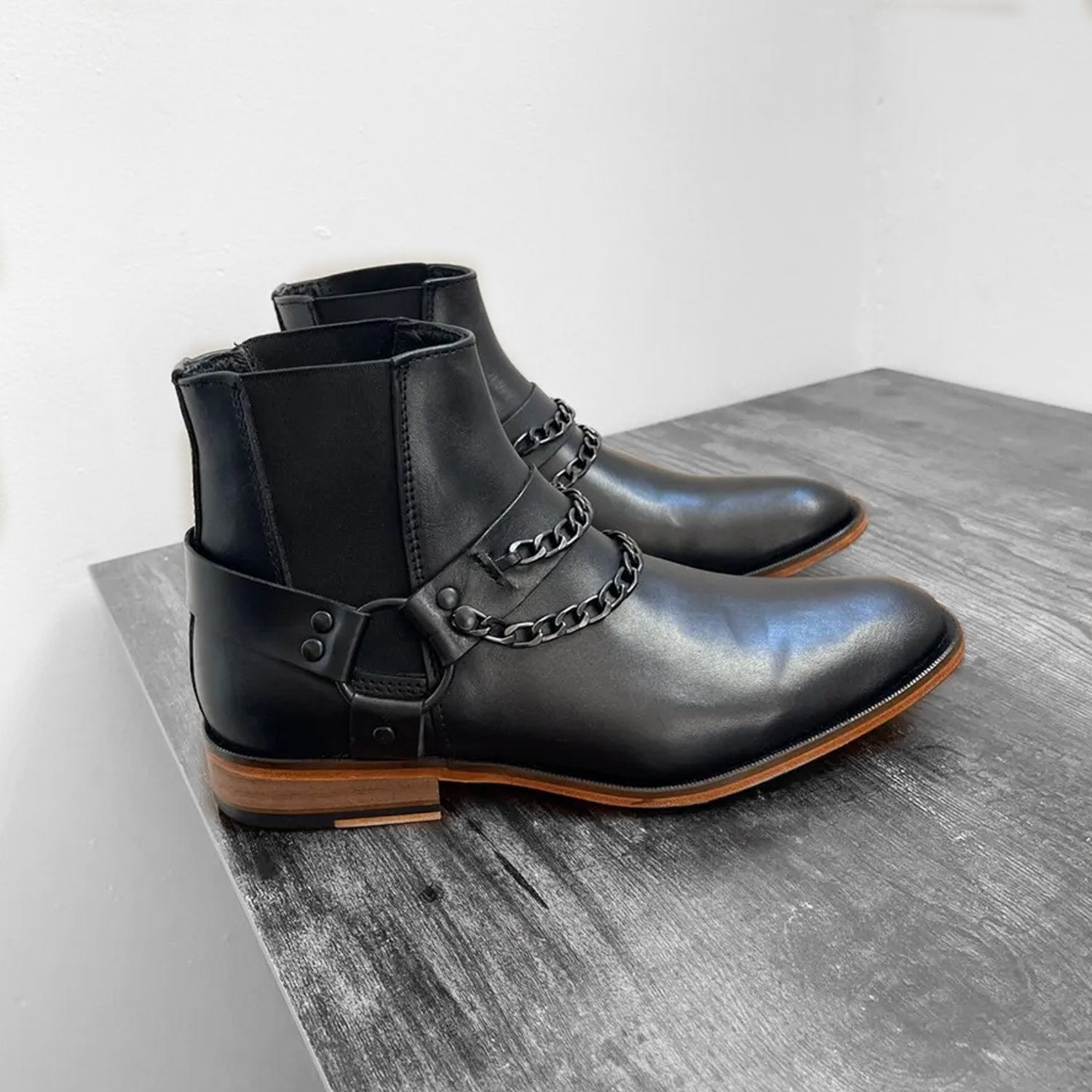 Chelsea Black Cadenas