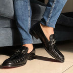 Mocasín negro Cabalero con Hebilla piel grabada marca Estilo DH