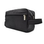 Fina bolsa de hombre tipo sobaquera para portar artículos con gran comodidad, clásica y elegante elaborada de piel genuina